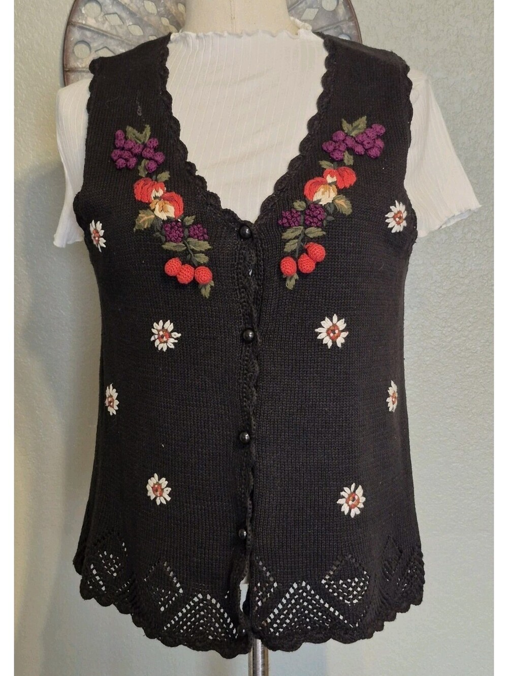 VTG Capacity GMA core Cottage Black Knitted Vest Scalloped Fruit Basket Sz L